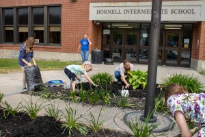 Students and their families volunteered to clean and mulch 
the flower beds at the entrance of the Intermediate School.