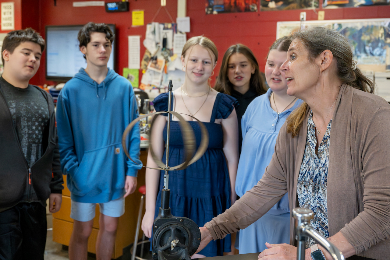 Students visit Corning Glass